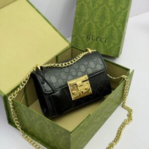 BLACK GUCCI DESIGNER HANDBAG WITH GOLD CHAIN