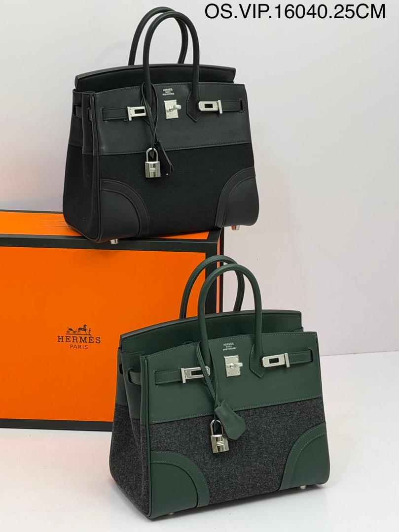 HERMES HANDBAG WITH PADLOCK DESIGN
