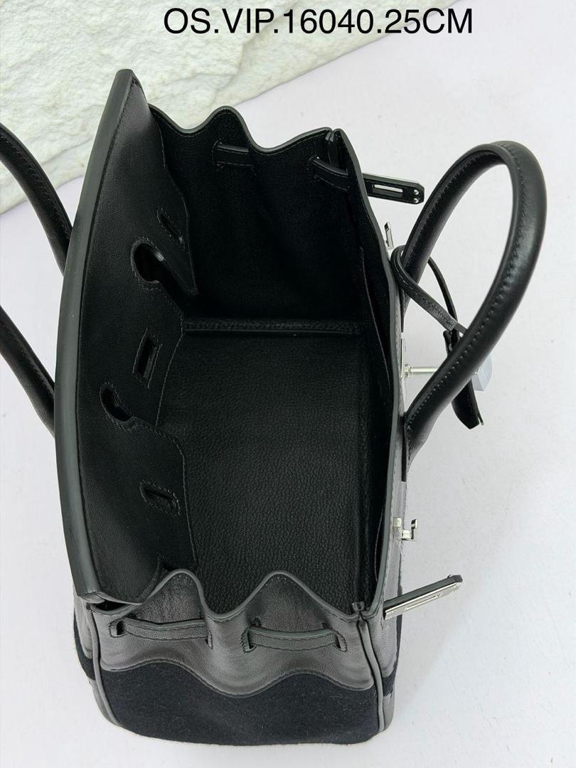HERMES HANDBAG WITH PADLOCK DESIGN