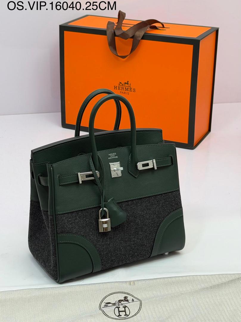 HERMES HANDBAG WITH PADLOCK DESIGN